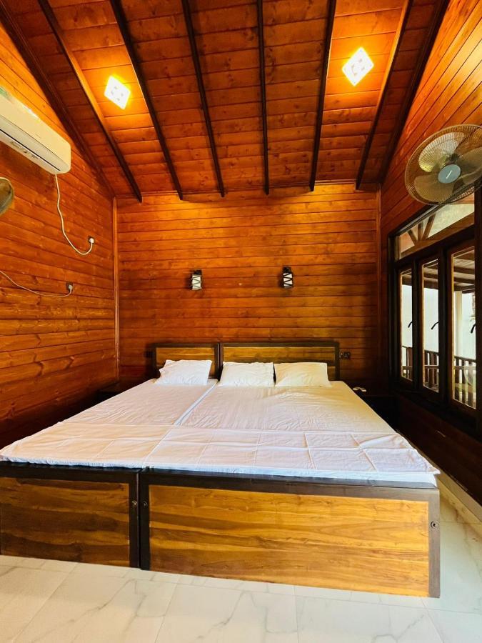 Janas Blue Water Corner Hotel Trincomalee Exterior photo